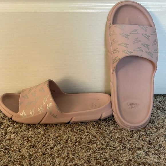 Reebok Women's  Pink With Silver Logo Comfort Slide Sandals Size 9 - Picture 1 of 8